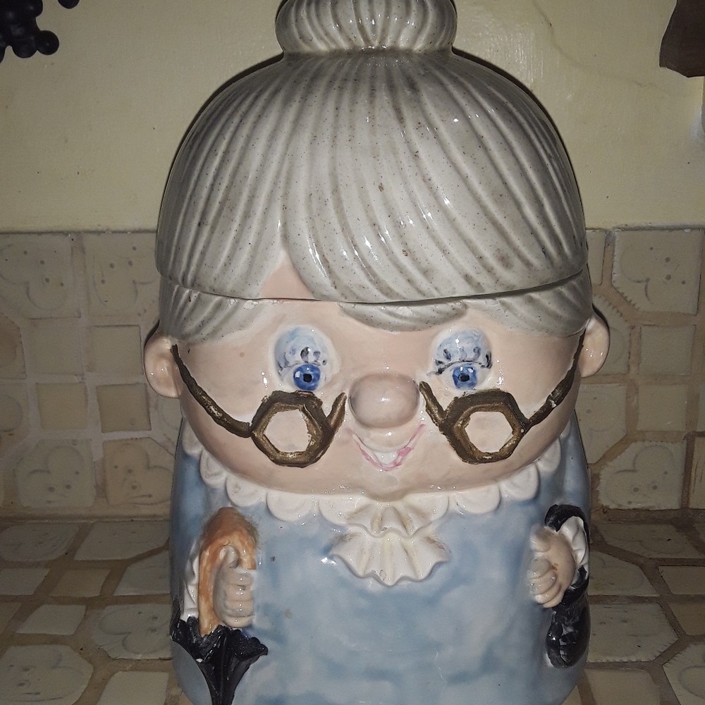 🌹 Vintage Grandma Cookie Jar